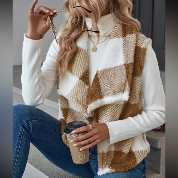 Cozy Buffalo plaid open front vest - Picture 11 of 15